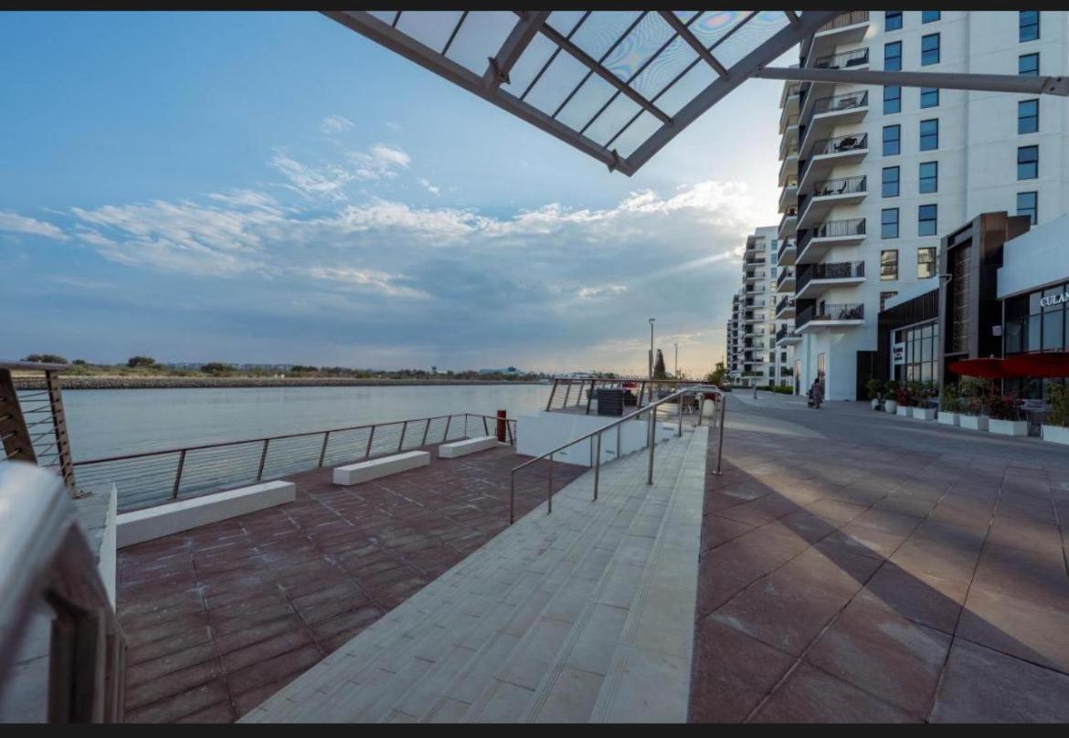 Water Edge, Yas Island Apartamento